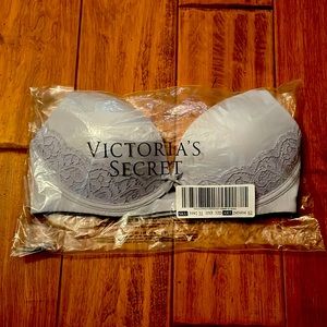 NWT Victoria’s Secret Body by Victoria Wireless Bra size 32D discontinued style